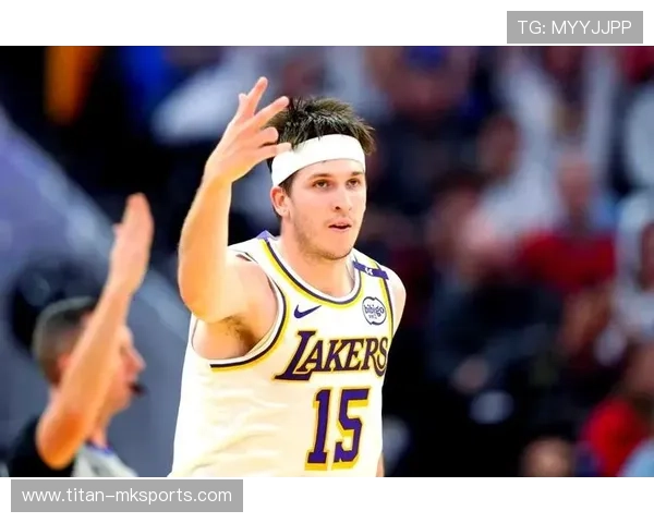 里夫斯火力全开引领球队取胜